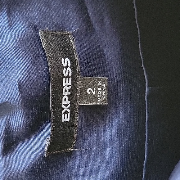 Express dress - Picture 2 of 3